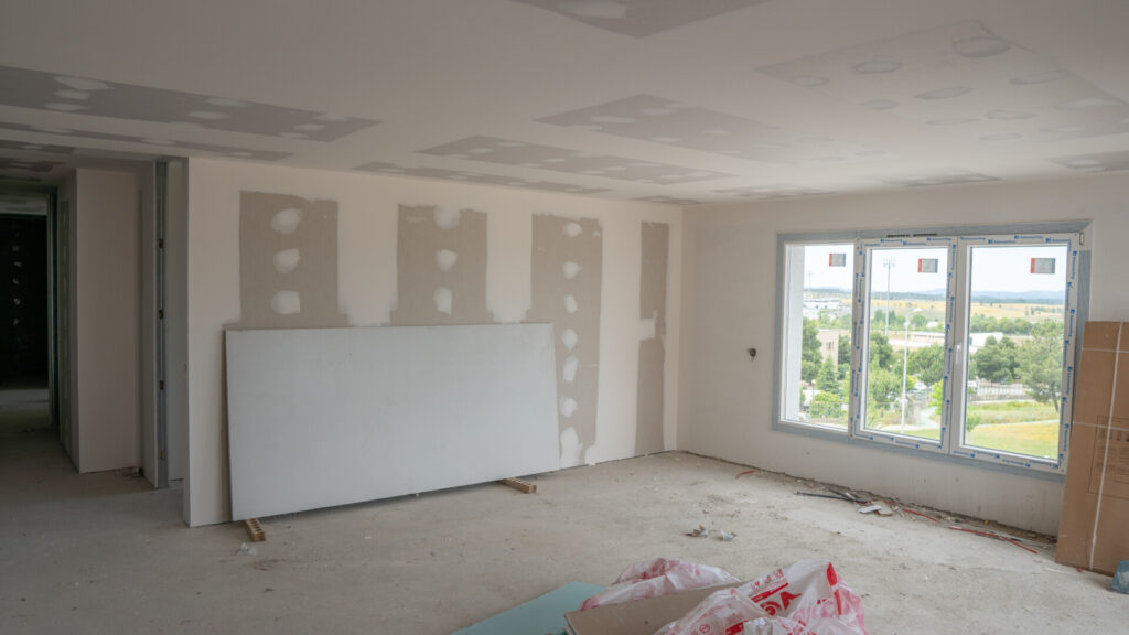 CONSTRUÇÃO CIVIL 8 Divisão acabada, com pladur e pintura concluídos